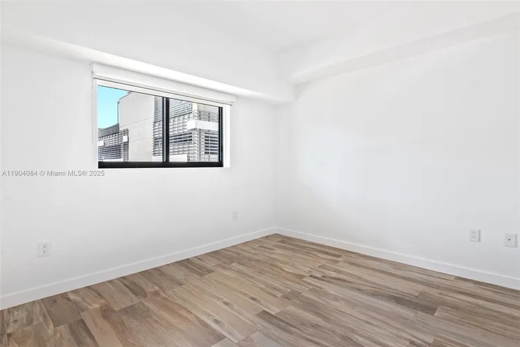 Icon Bay #505 image #10