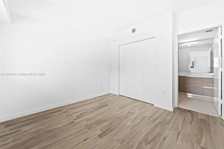 Icon Bay #505 image #11