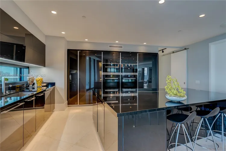 Porsche Design Tower #2403 image #10