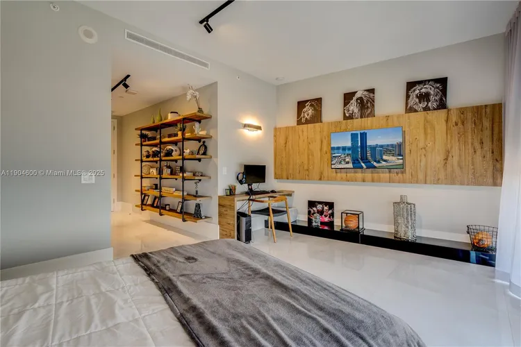 Porsche Design Tower #2403 image #17