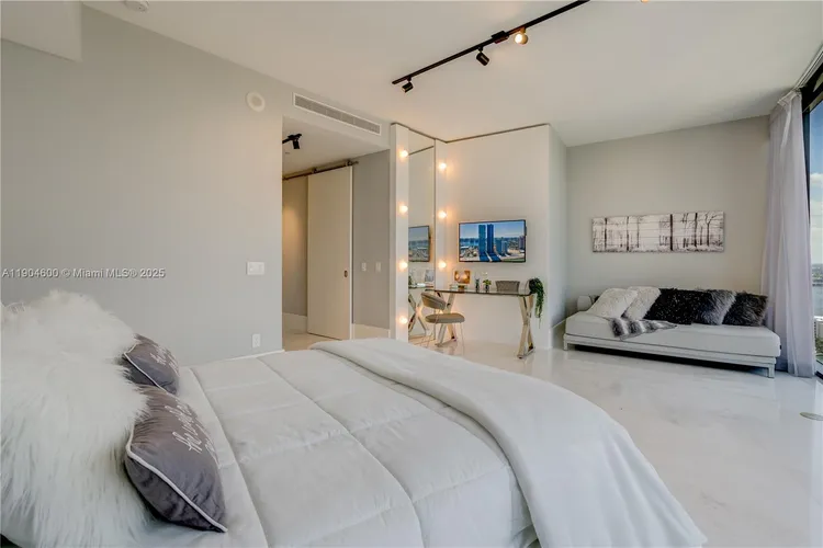 Porsche Design Tower #2403 image #22