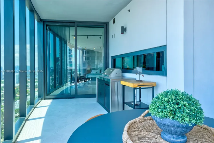 Porsche Design Tower #2403 image #34