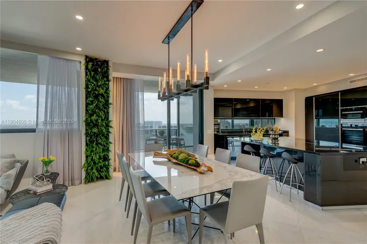 Porsche Design Tower #2403 image #7