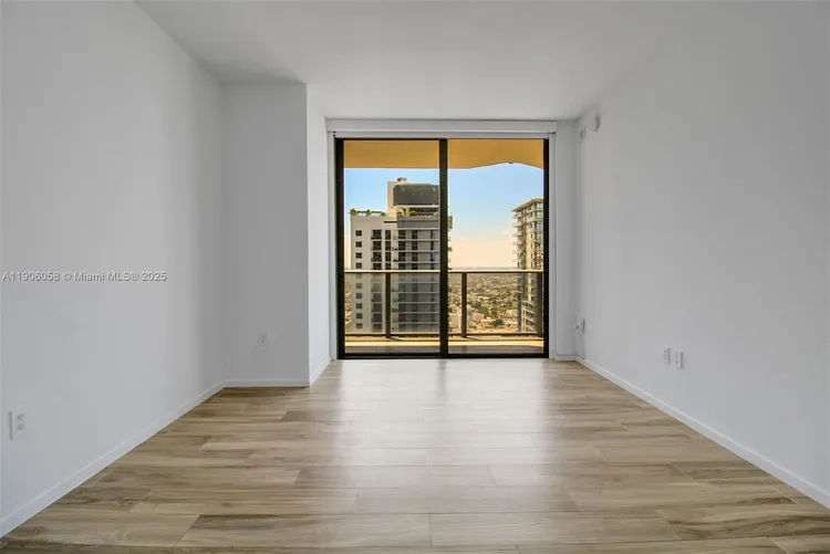 SLS Lux Brickell #4309 image #9