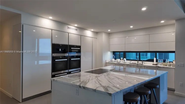 Porsche Design Tower #905 image #30