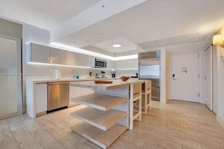 1 Hotel & Homes #1204 image #10