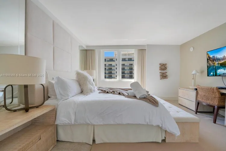 1 Hotel & Homes #1204 image #12