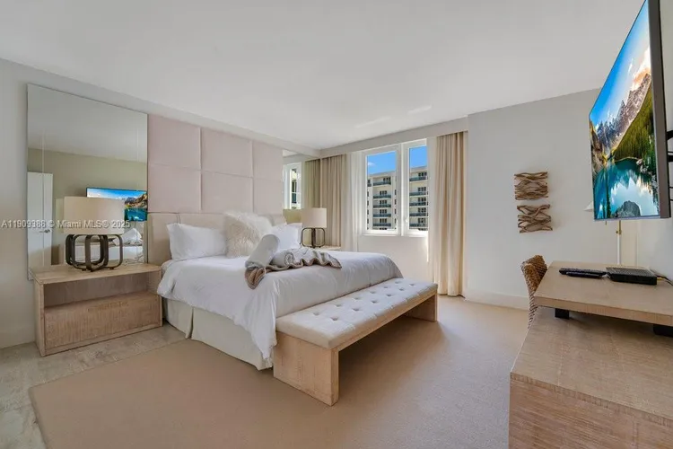 1 Hotel & Homes #1204 image #13