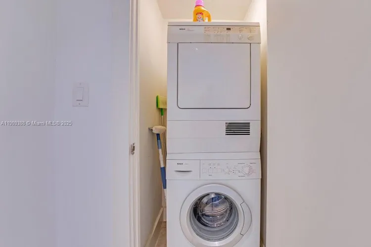 1 Hotel & Homes #1204 image #14