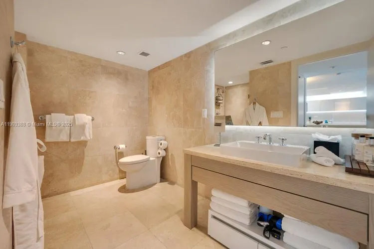 1 Hotel & Homes #1204 image #17