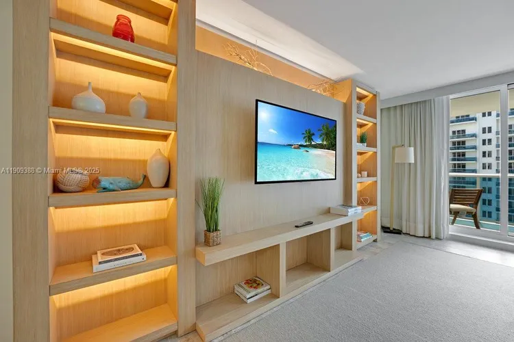 1 Hotel & Homes #1204 image #18