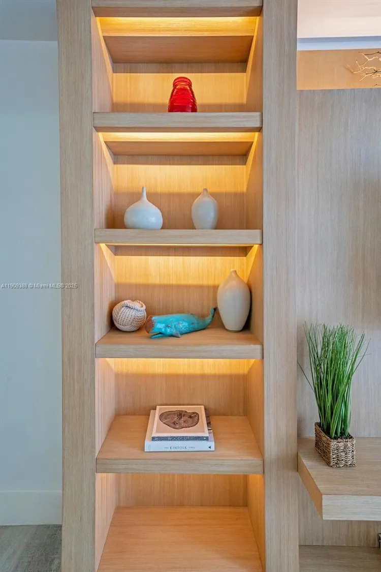 1 Hotel & Homes #1204 image #19