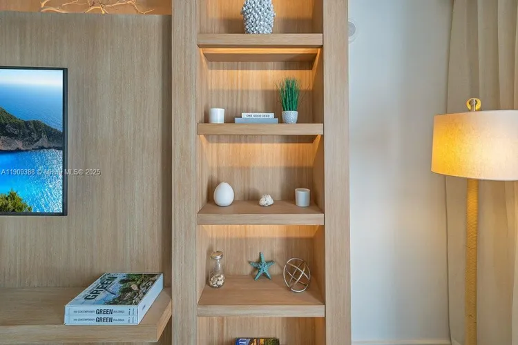 1 Hotel & Homes #1204 image #21