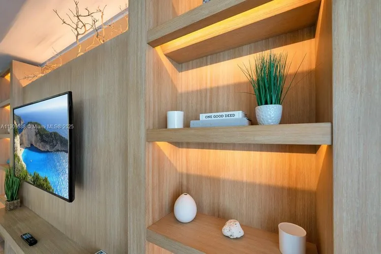 1 Hotel & Homes #1204 image #29