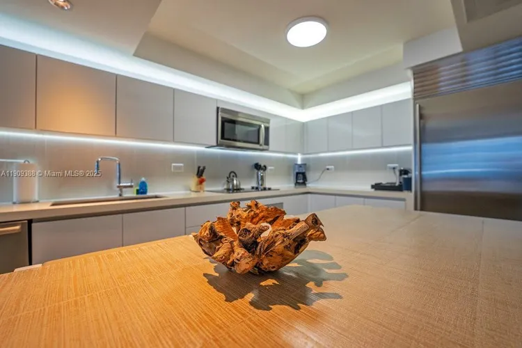 1 Hotel & Homes #1204 image #30