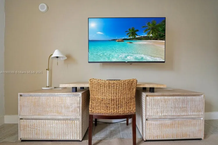 1 Hotel & Homes #1204 image #31