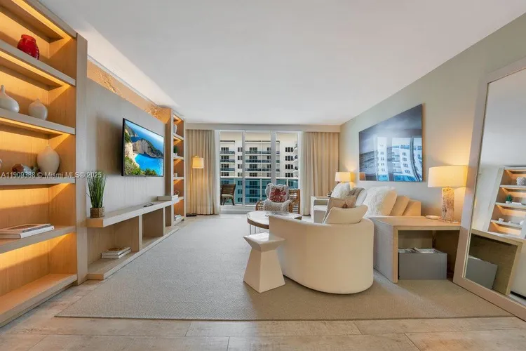 1 Hotel & Homes #1204 image #7