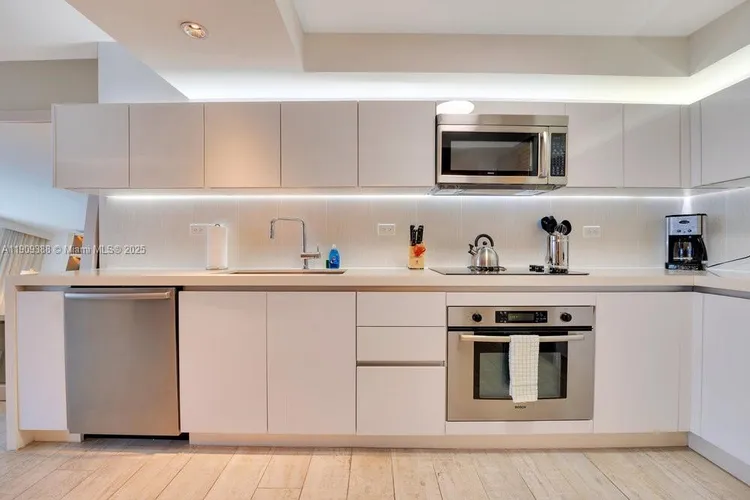 1 Hotel & Homes #1204 image #8