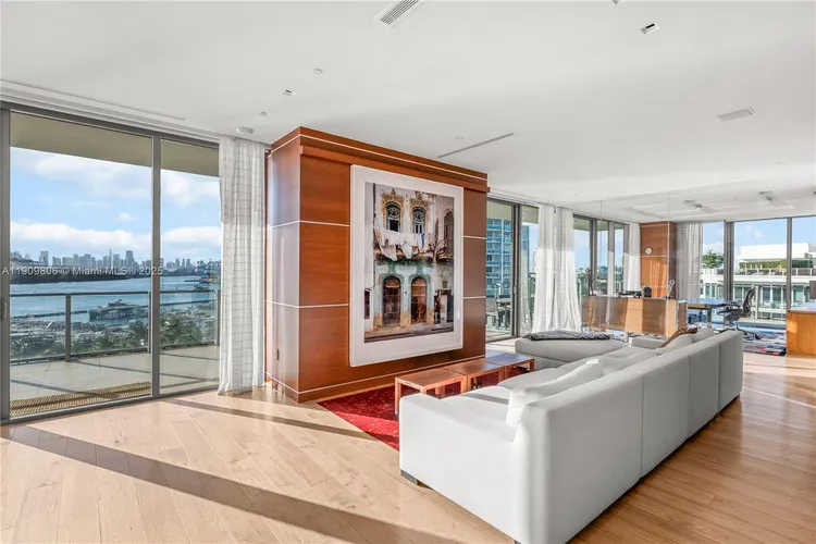 Apogee #704 image #11