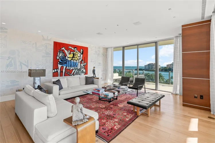 Apogee #704 image #12