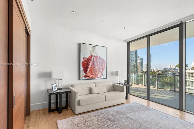 Apogee #704 image #15