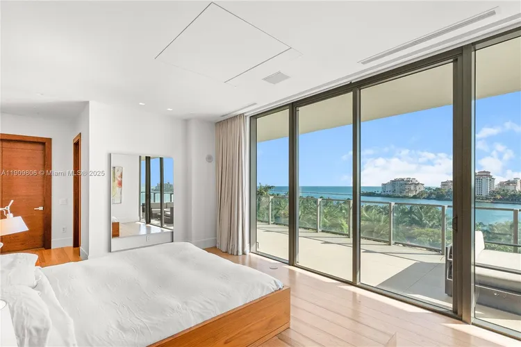 Apogee #704 image #21