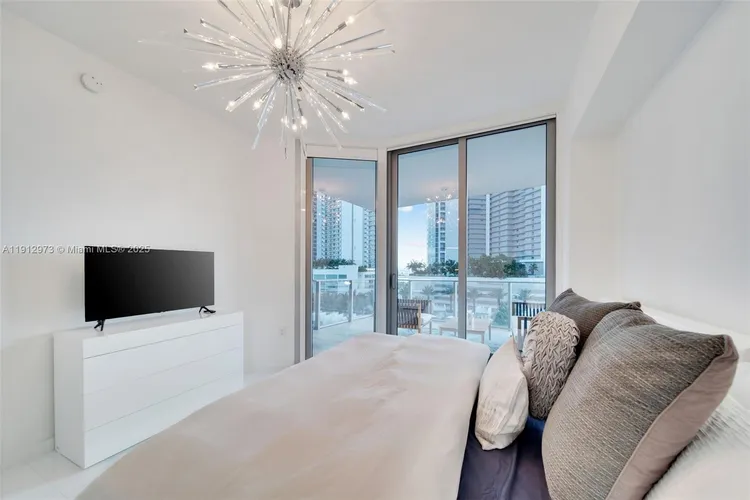 Paramount Miami Worldcenter #1107 image #11