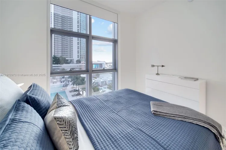 Paramount Miami Worldcenter #1107 image #15
