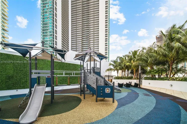 Paramount Miami Worldcenter #1107 image #37