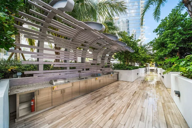 Paramount Miami Worldcenter #1107 image #38