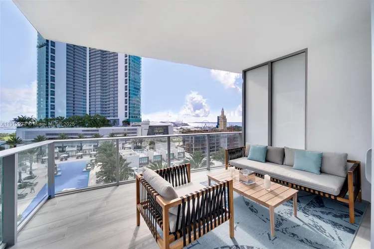 Paramount Miami Worldcenter #1107 image #9