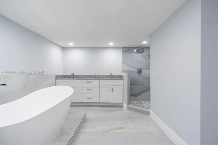 Aquarius Towers #1008N image #37