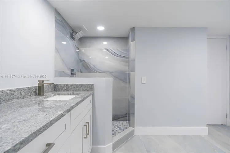 Aquarius Towers #1008N image #38