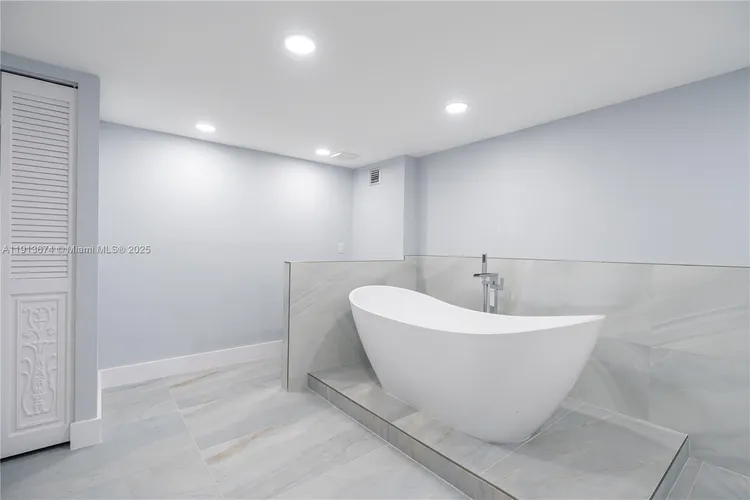 Aquarius Towers #1008N image #40