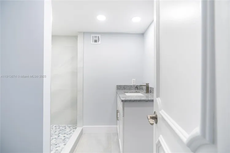 Aquarius Towers #1008N image #43