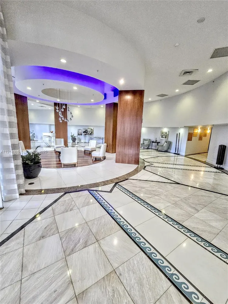 La Gorce #901 image #30