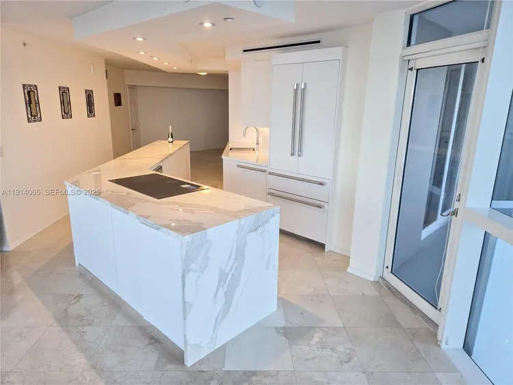 La Gorce #901 image #8