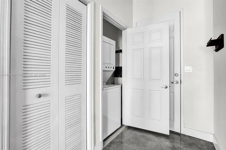 The Lofts at Hollywood Station #417 image #12