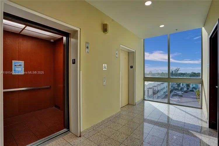 The Lofts at Hollywood Station #417 image #18