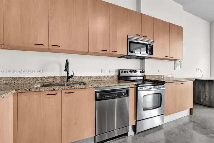 The Lofts at Hollywood Station #417 image #22