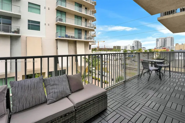 The Lofts at Hollywood Station #417 image #27