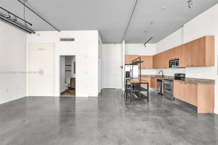 The Lofts at Hollywood Station #417 image #7