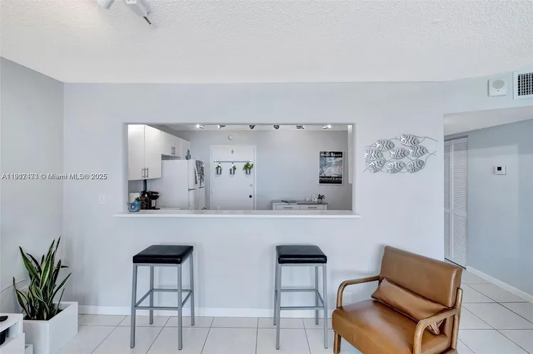 Burleigh House #1614 image #7