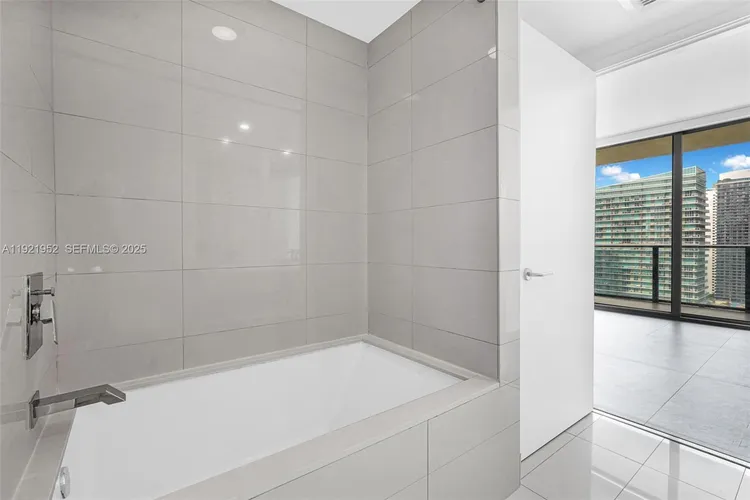 Dua Miami (SLS Hotel and Residences) #2811 image #17