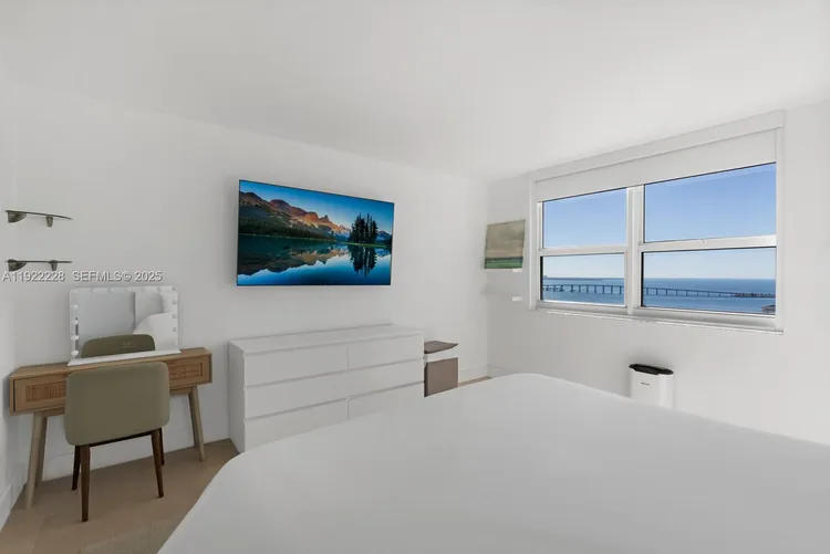 The Mark #2409 image #7