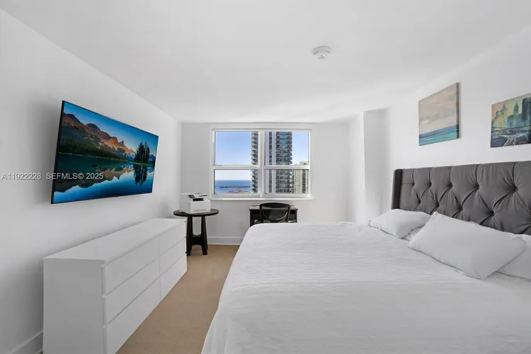 The Mark #2409 image #9