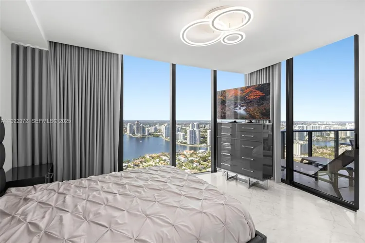 Porsche Design Tower #4404 image #27
