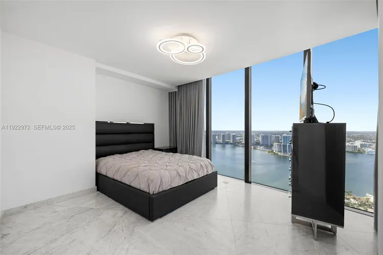 Porsche Design Tower #4404 image #28