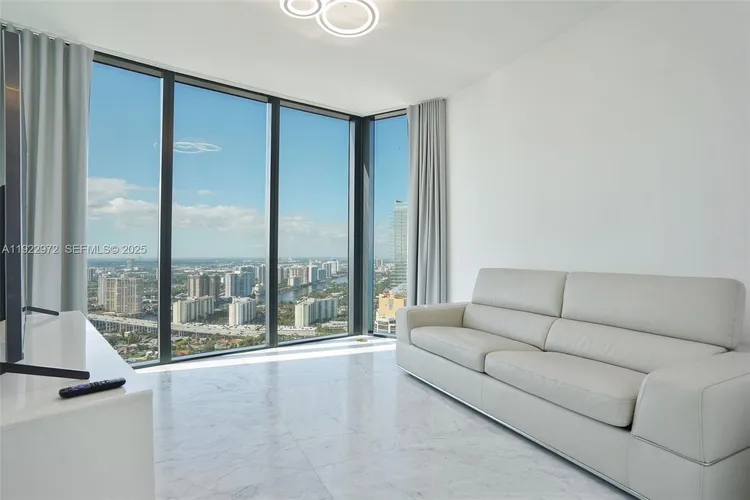 Porsche Design Tower #4404 image #31