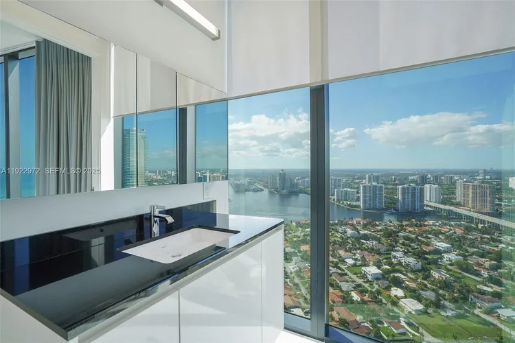 Porsche Design Tower #4404 image #35